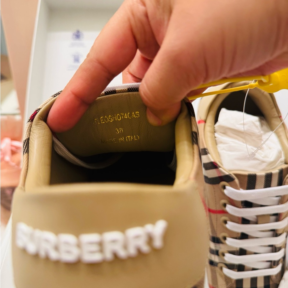 Burberry womens  sneakers - Picture 4 of 6